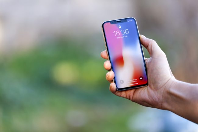 من خلال الشعار أو طريقة عمل التطبيقات.. إليك طرق التمييز بين الهواتف الأصلية والمقلّدة