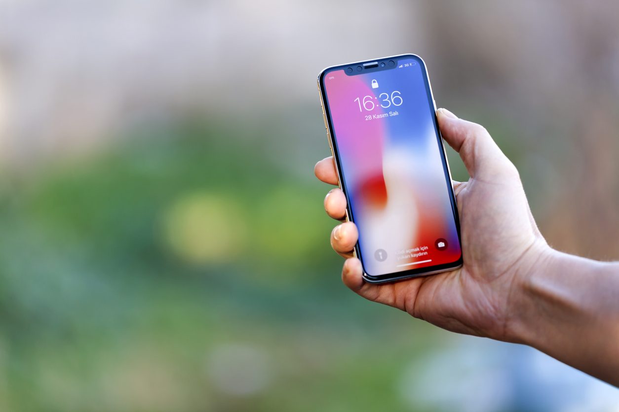 من خلال الشعار أو طريقة عمل التطبيقات.. إليك طرق التمييز بين الهواتف الأصلية والمقلّدة