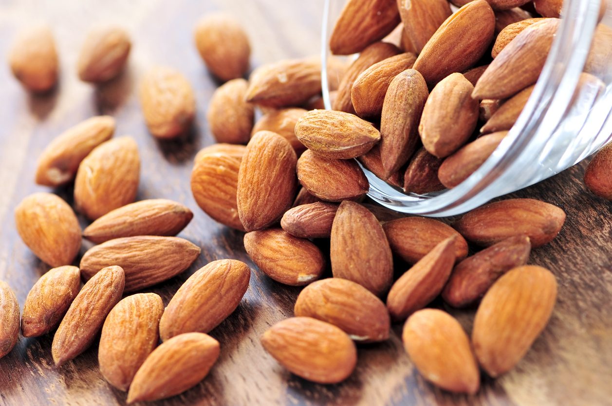 فوائد المكسرات\ istock