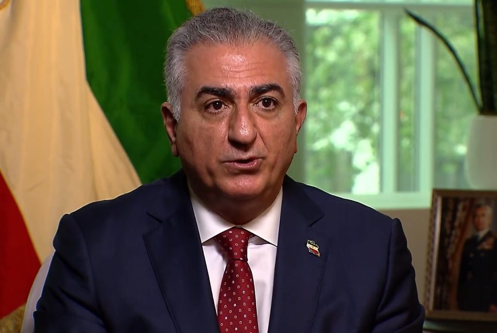 نجل آخر شاه لإيران، المعارض المنفي رضا بهلوي