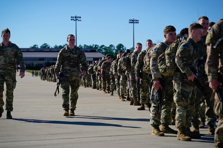 بعد الانسحاب من أفغانستان.. ما الذي يجب أن تفعله أمريكا بقواتها المتمركزة في الخليج العربي؟