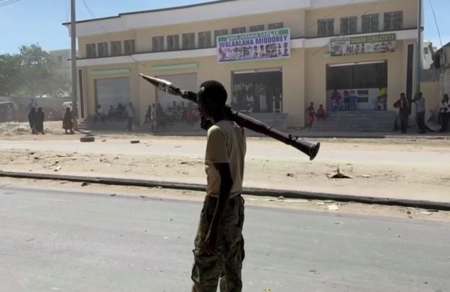 ما الذي يحدث في الصومال؟ المعارضة تسيطر على أجزاء من العاصمة وتحذيرات دولية من تصاعد العنف