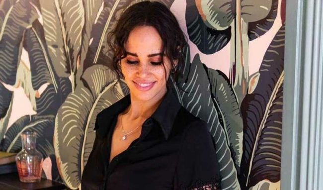 نور عمرو دياب تفاجئ جمهورها بخبر سعيد.. أعلنت خطبتها لشاب بريطاني من أصل إفريقي (صور)