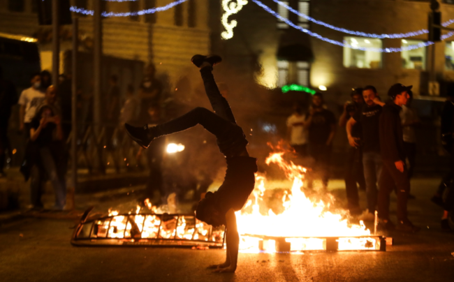 فلسطين بين تحديات على الأرض وأسئلة في الأجواء