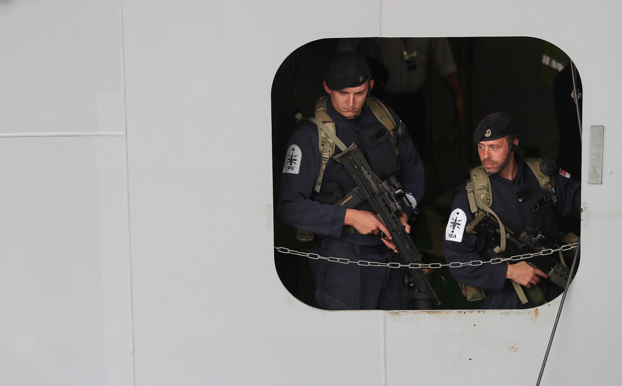 توتر بين بريطانيا وفرنسا بسبب جزيرة.. لندن ترسل سفناً حربية وباريس تتعهد بالرد