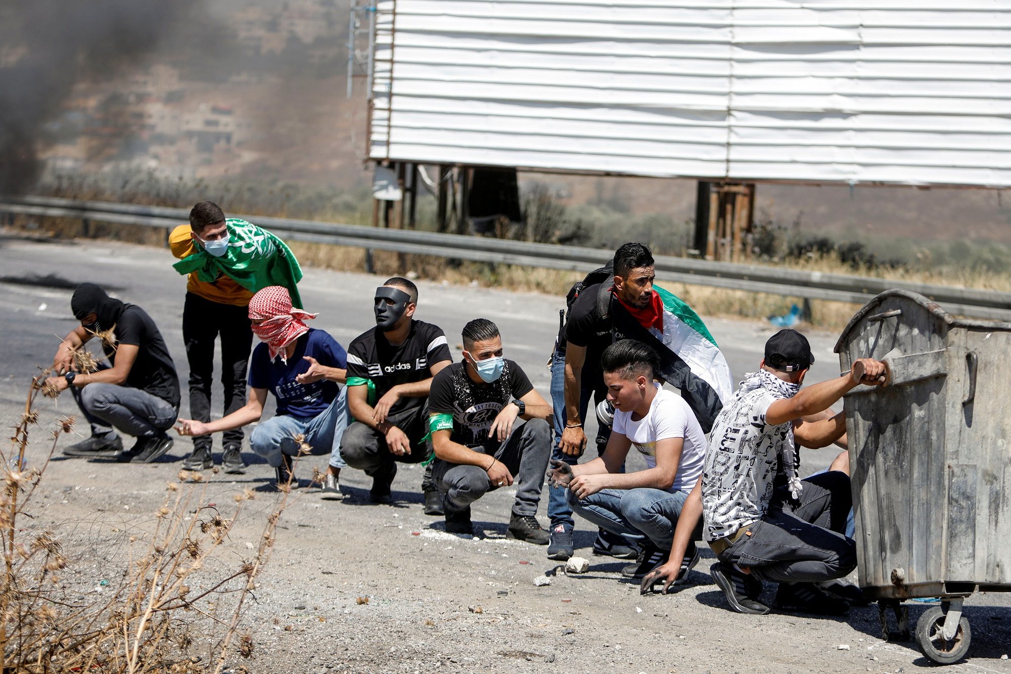 تجدد الاشتباكات في مدن الضفة.. 3 شهداء وجرحى في قمع إسرائيلي لمظاهرات خرجت تضامناً مع القدس وغزة