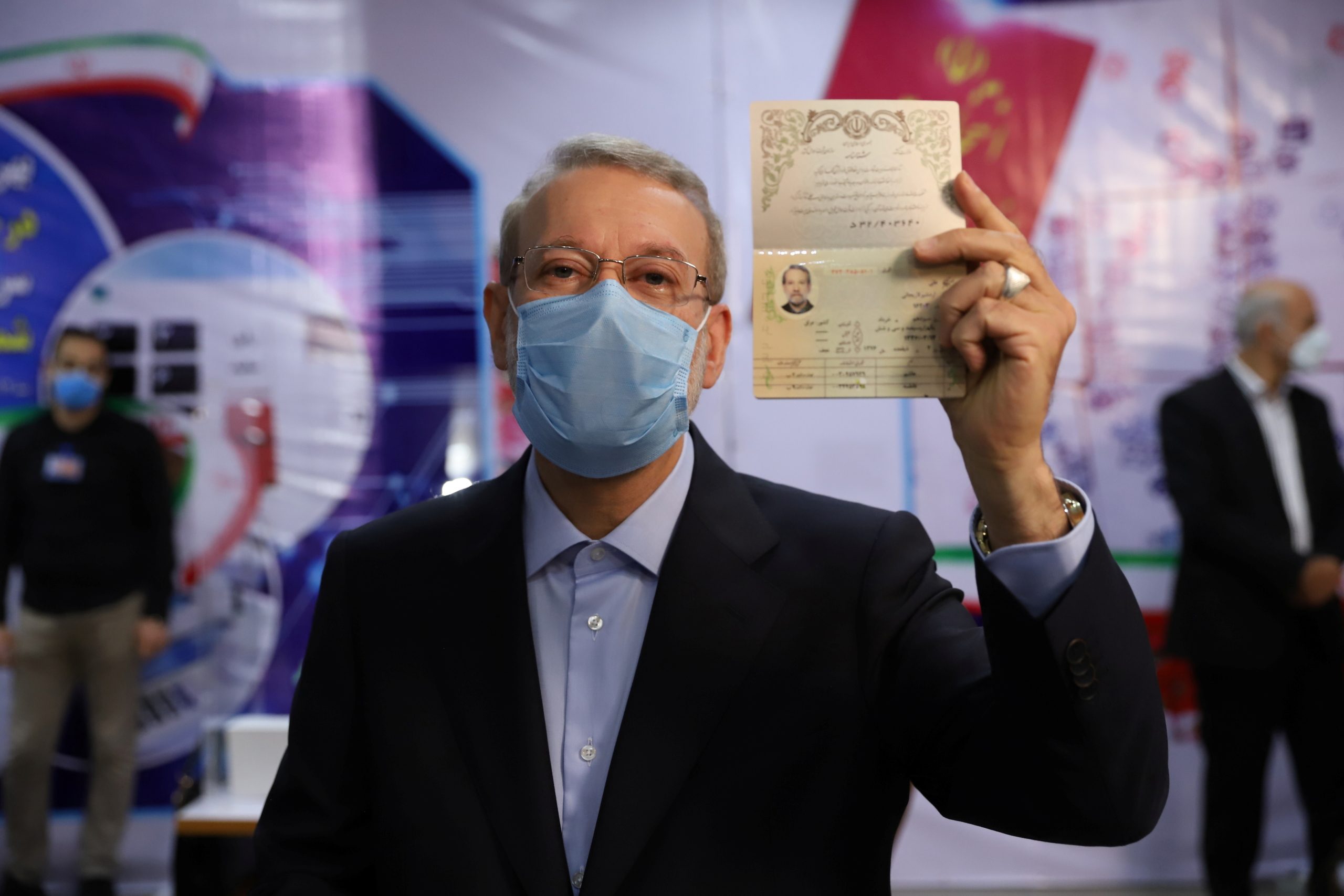 المحافظون والإصلاحيون يرفضونها ويدعون خامنئي للتدخل.. قائمة الانتخابات بإيران تمهد الطريق لشخص واحد