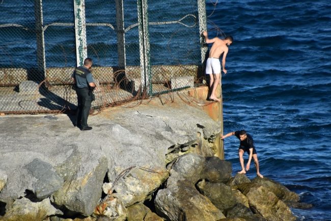 إسبانيا تتخذ قراراً يخص “القُصر” المغاربة المهاجرين إليها.. سعت من خلاله لتهدئة العلاقات مع الرباط