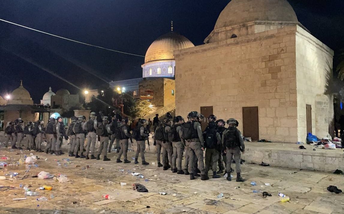 قوات إسرائيلية أمام المسحد الأقصى/ الأناضول