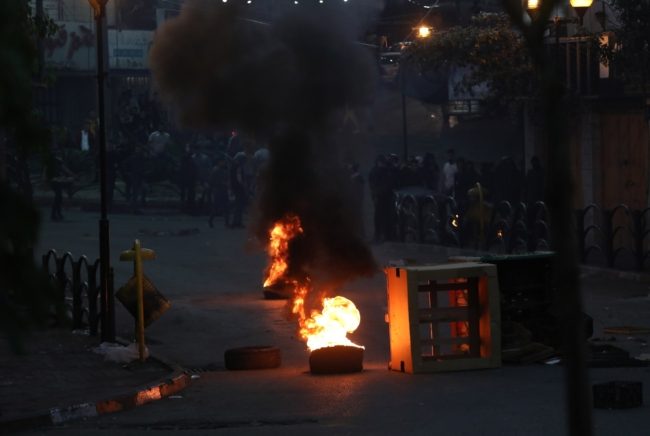مسيرات ليلية “حاشدة” بالضفة احتجاجاً على القصف العنيف لغزة.. عشرات الإصابات في اشتباكات مع الجيش الإسرائيلي