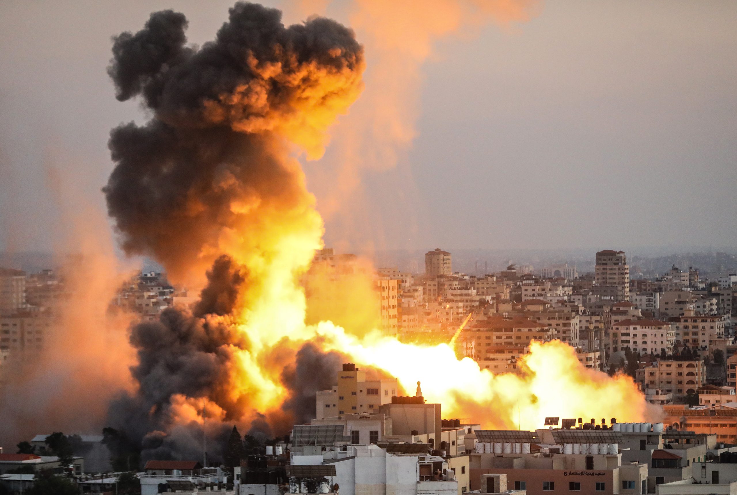 طيران الاحتلال يشن غارات على أهداف في غزة/ الأناضول