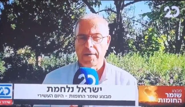 تمنى “موت العرب” على الهواء.. تلفزيون إسرائيلي يفصل مراسلاً بعدما أثار غضباً بتصريحاته