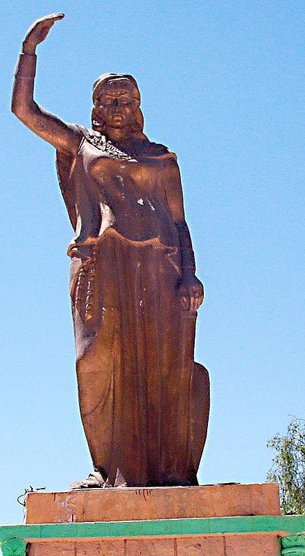 الكاهنة