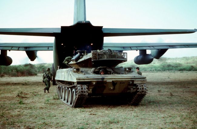 إسقاط الدبابات جواً.. هل تخطط الصين لغزو تايوان بهذه الطريقة السريعة والحاسمة؟