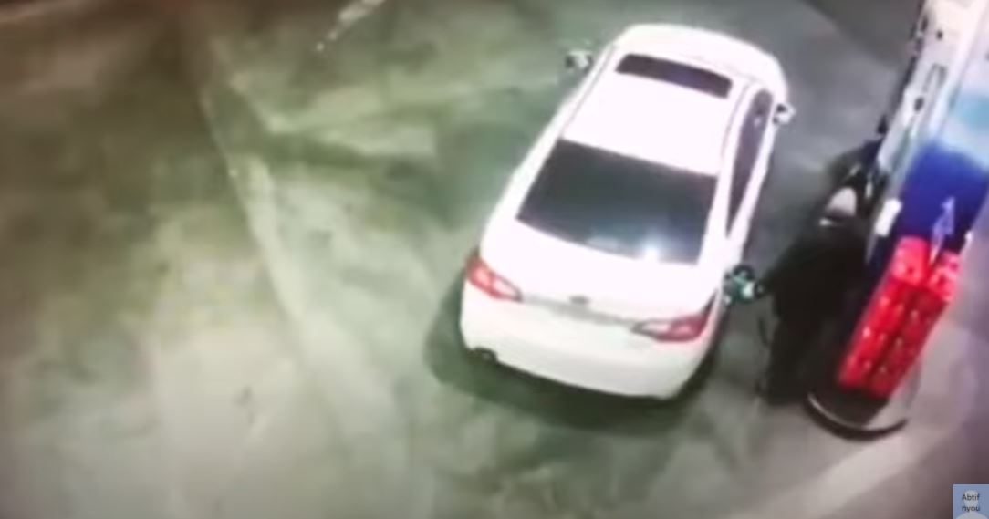 فيديو محاولة سرقة عجوز