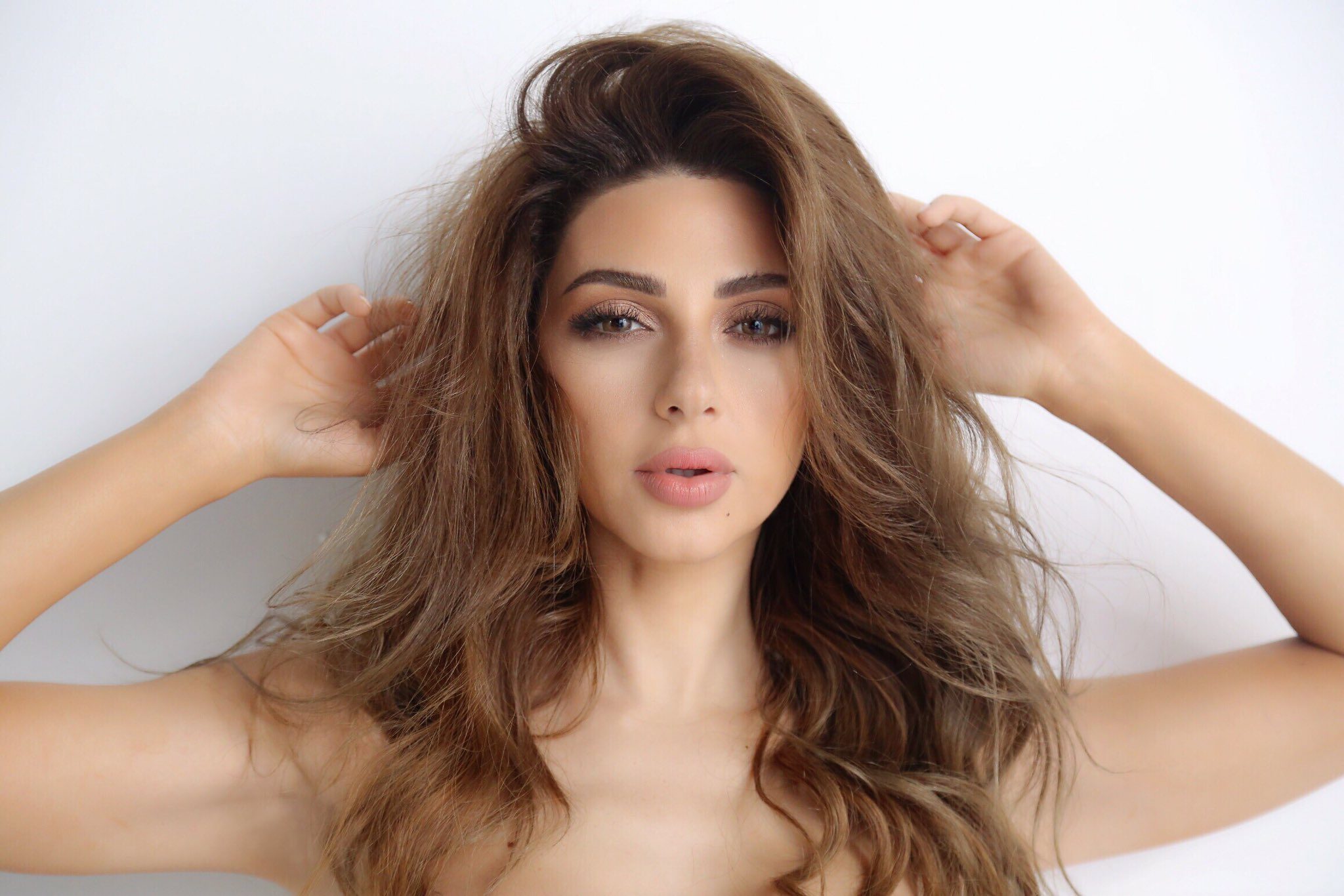 تويتر/ ميريام فارس ترد على انتقادات الفيلم الوثائقي