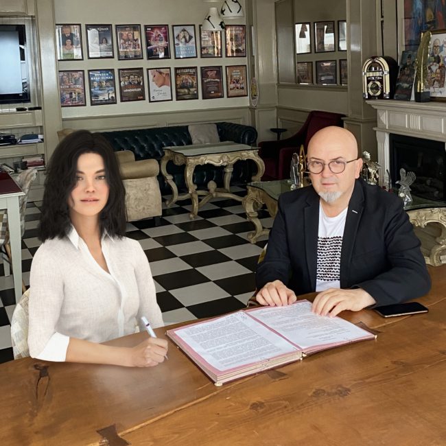 المُمثلة القادمة من عالم آخر.. ماذا تعرف عن إيبيرا التي وقعت عقداً لبطولة فيلم تركي