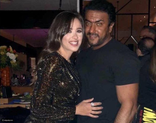 أول ظهور لياسمين عبد العزيز  بعد أزمتها الصحية.. عادت إلى مصر ونشرت صورة رفقة زوجها العوضي