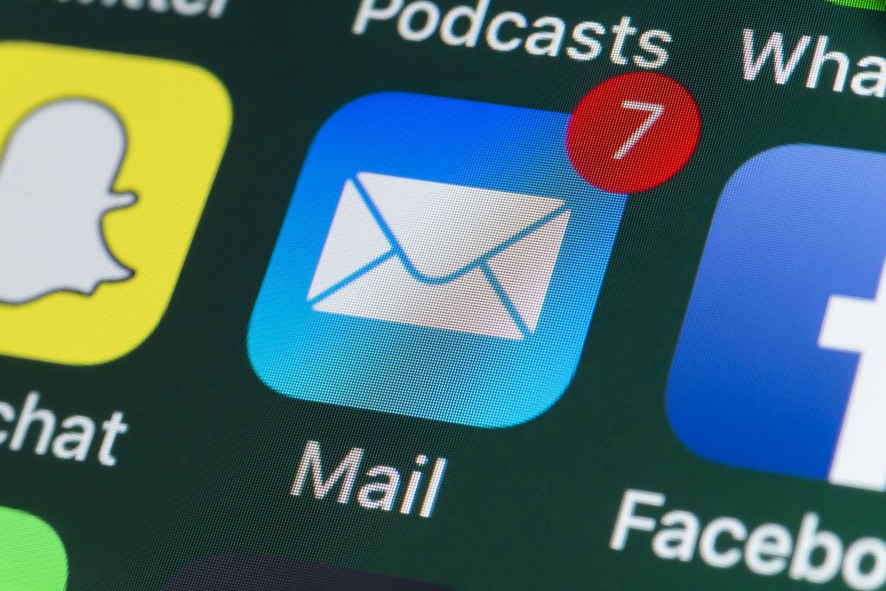 iStock/ تطبيق Apple Mail