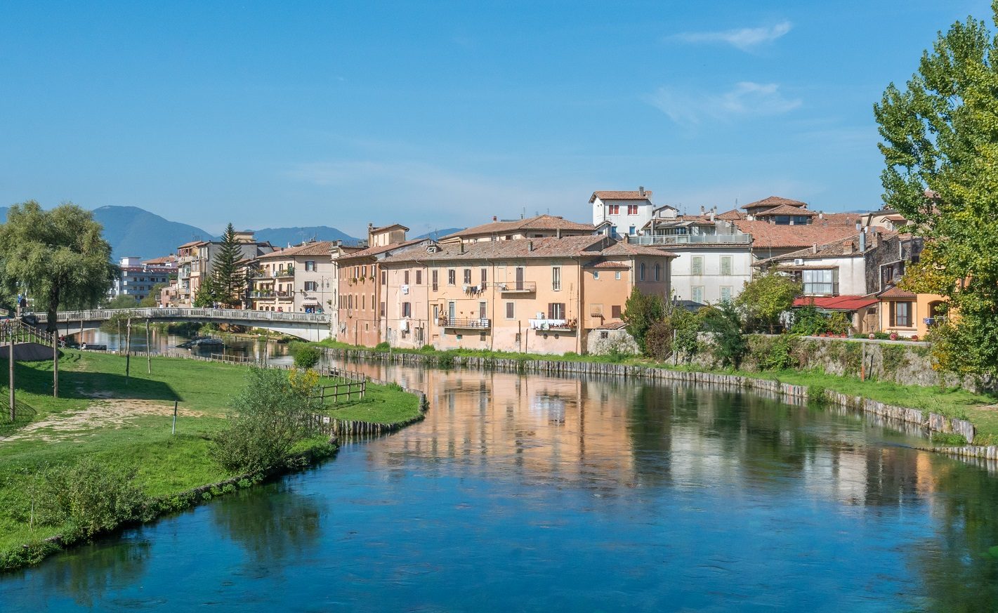 مدن إيطالية تعطي المال