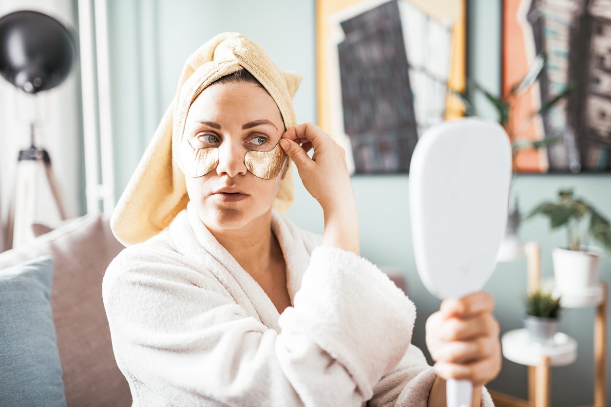 بينها تمارين لشد عضلات الوجه وتقوية الجلد.. 4 طرق فعالة للتخلُّص من خطوط الابتسام وتجاعيد الضحك