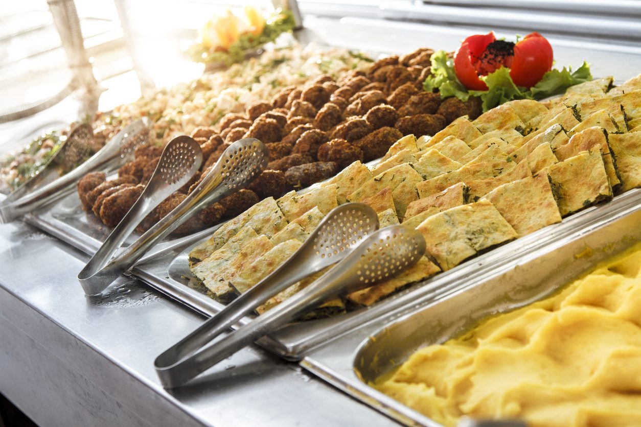 iStock/أطعمة البوفيه