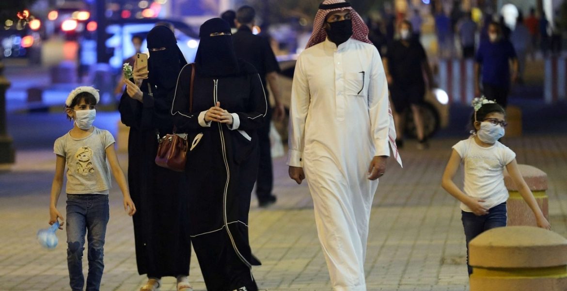 السعودية فتح المحلات الصلاة