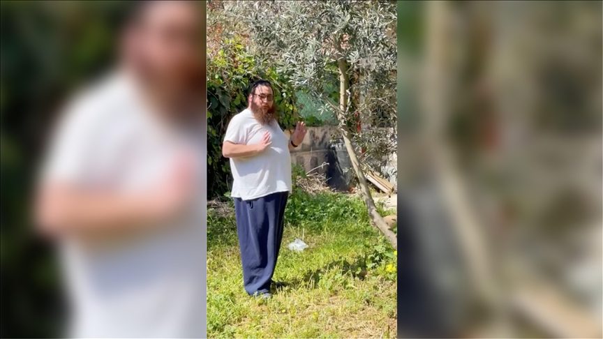 حوار بين فلسطينية ومستوطن