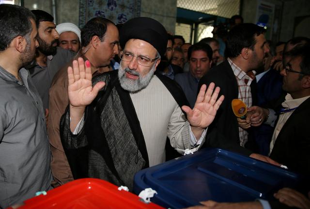 اتهام للمرشد بالتهرب الضريبي وجدل حول الإنترنت.. مناظرة رئاسية قد تؤدي لمفاجأة بالانتخابات الإيرانية