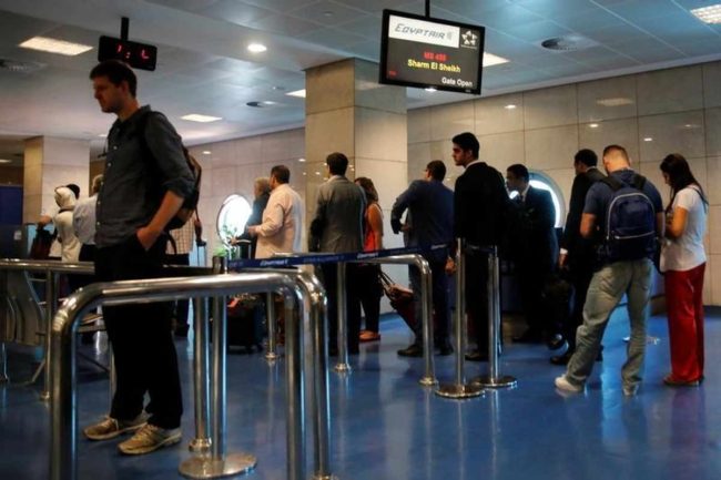 المونيتور: القاهرة تُخضِع مطاراتها للسيطرة الروسية.. ومسؤولون مصريون: موسكو عيَّنت مراقبين دائمين