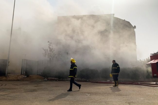 فيديو “مرعب” لإنقاذ سيدة قبل أن تلتهمها النيران في مصر.. زوجها ألقى بنفسه وابنه من الطابق العاشر فماتا