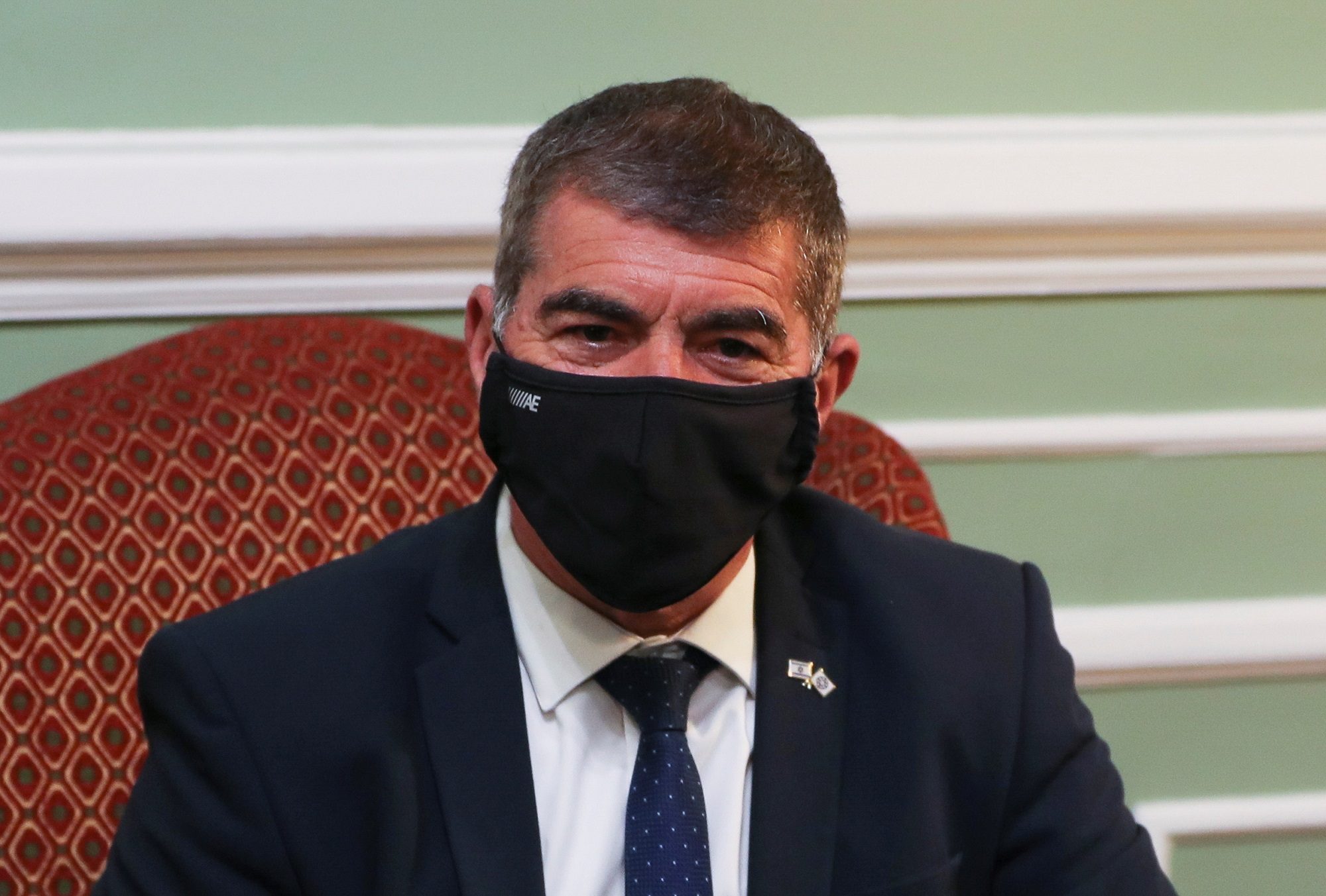 أشكنازي يكشف عن تواصله يومياً مع 7 وزراء عرب عبر “واتساب”: حديثنا لم يتوقف حتى خلال حرب غزة