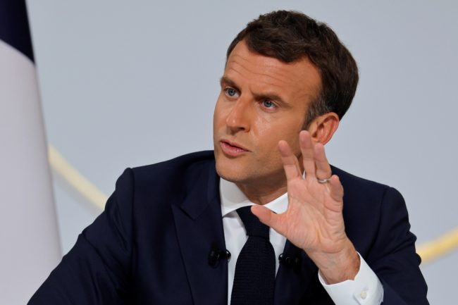 ماكرون يطالب إسرائيل بتوضيح رسمي بشأن برنامج “بيغاسوس”.. بينيت وعد بفتح تحقيق على أعلى المستويات