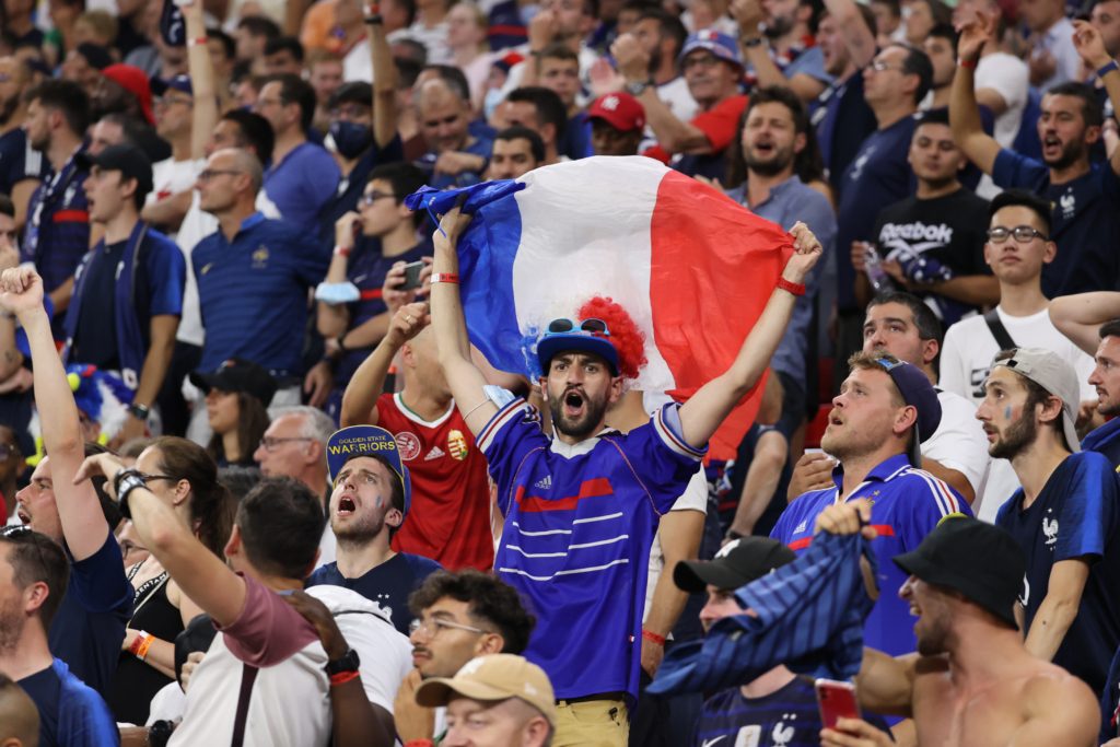 جماهير فرنسية خلال مباريات يورو 2020 (رويترز)