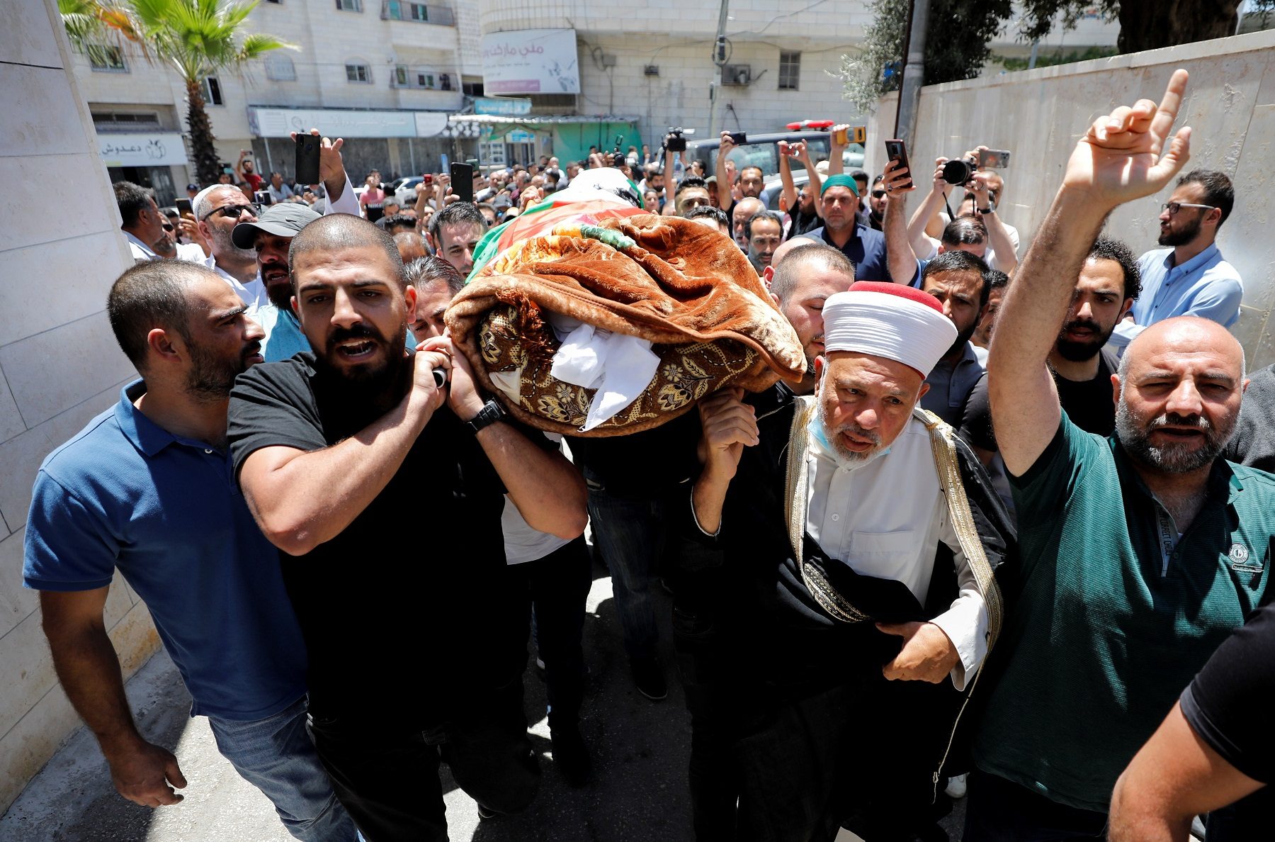 جنازة نزار بنات