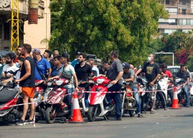 وقود طهران الذي يصل لبنان يزعج أميركا.. وصفته بـ”اللعبة الإيرانية” وتحذر بيروت