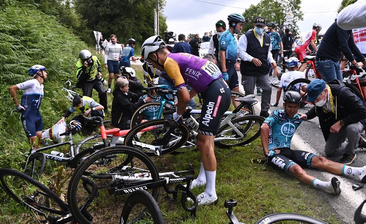 مشجعة أرادت الابتسام للكاميرا