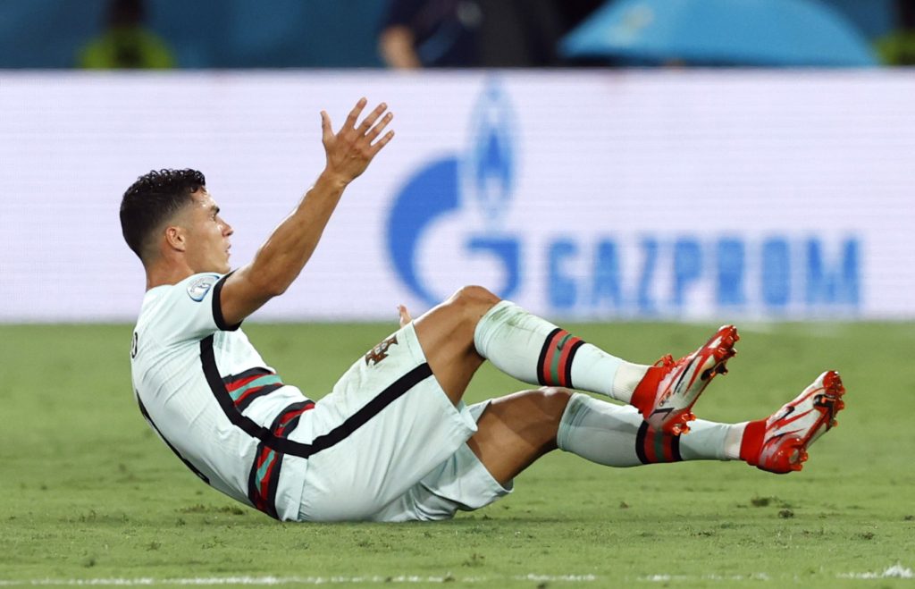 رونالدو ودع مع منتخب البرتغال يورو 2020 (رويترز)