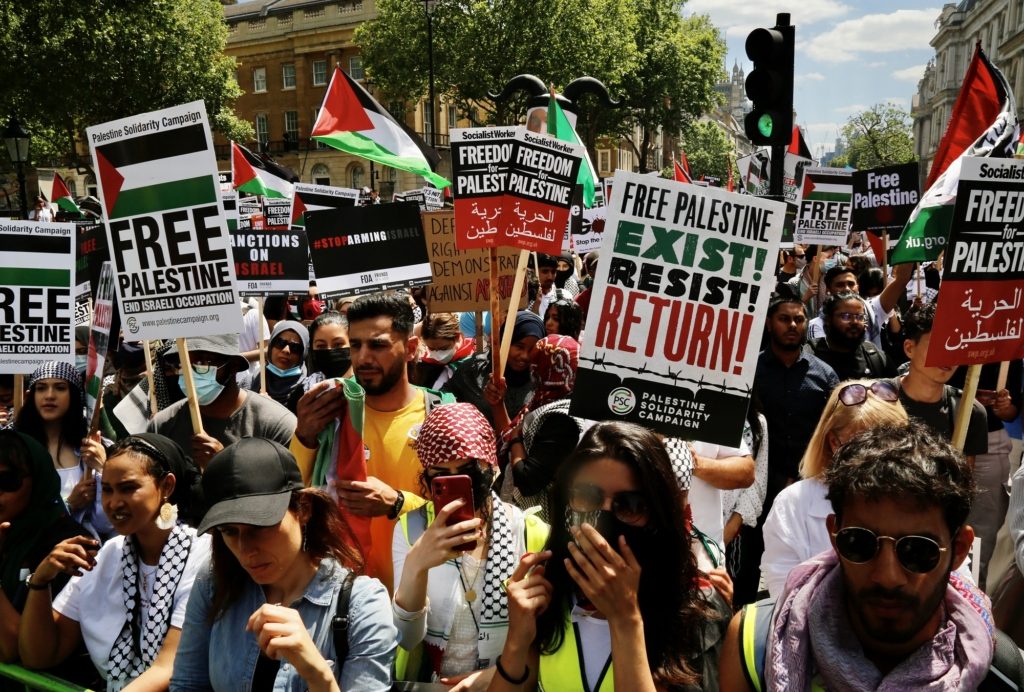 المظاهرة تأتي تزامناً مع انطلاق أعمال قمة مجموعة السبع