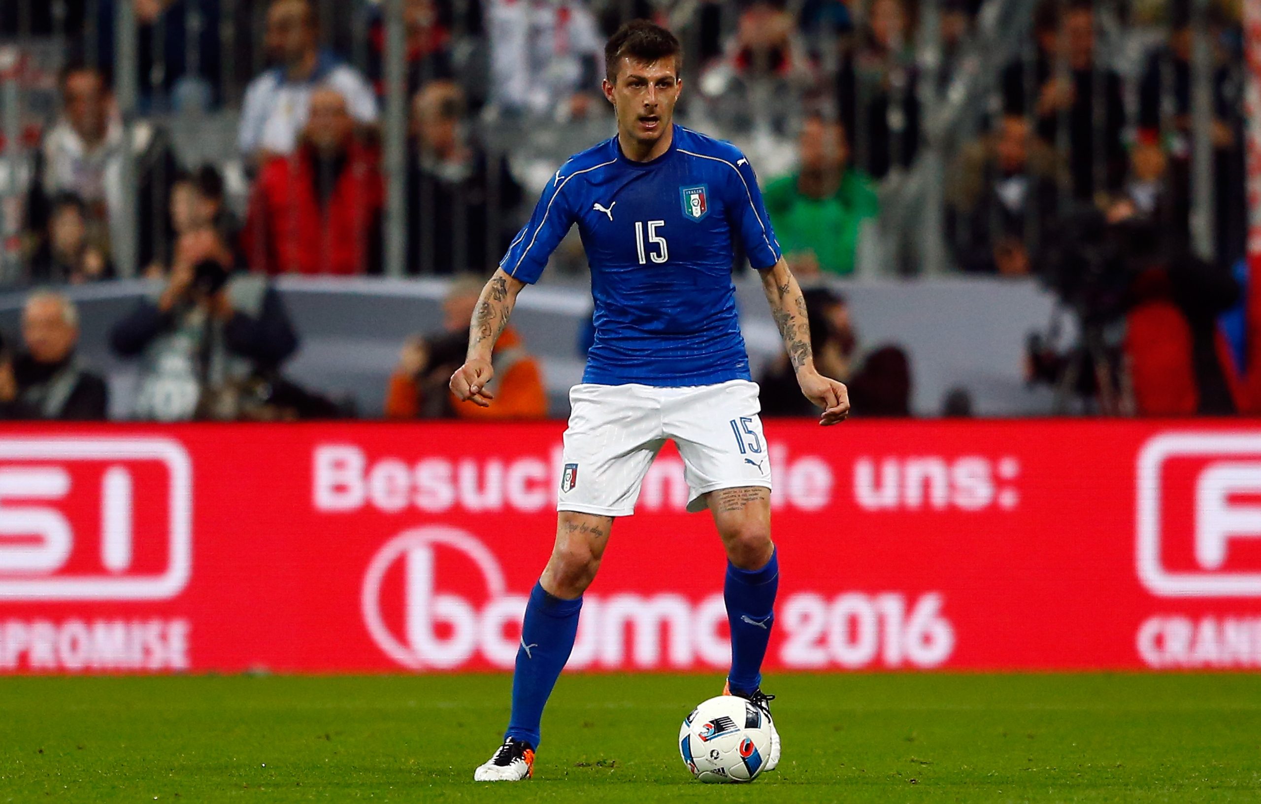 من متعاطٍ للكحول يرتاد الحفلات إلى أحد نجوم اليورو.. كيف حوّل السرطان مجرى حياة الإيطالي أتشيربي؟