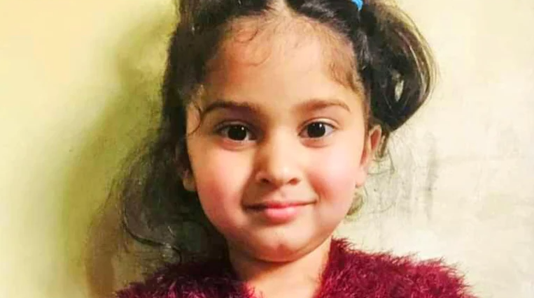 الطفلة أضحى شكيل كانت تلعب بحديقة منزلها قبل أن ينقض عليها النمر