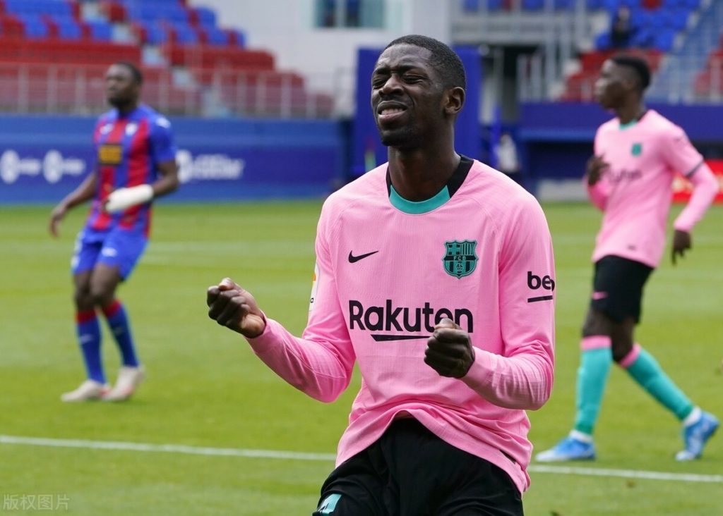 عثمان ديمبلي مرشح للرحيل عن برشلونة (رويترز)