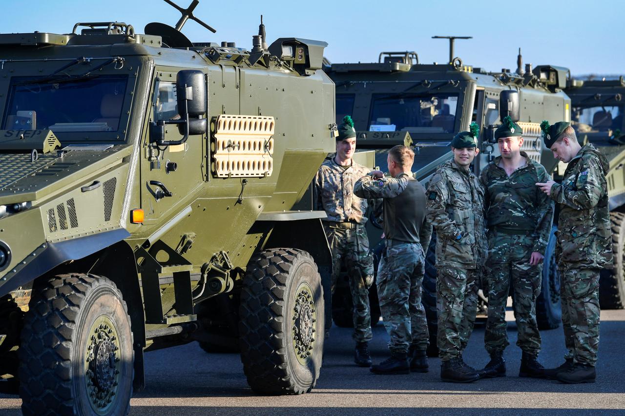 جنود بالجيش البريطاني