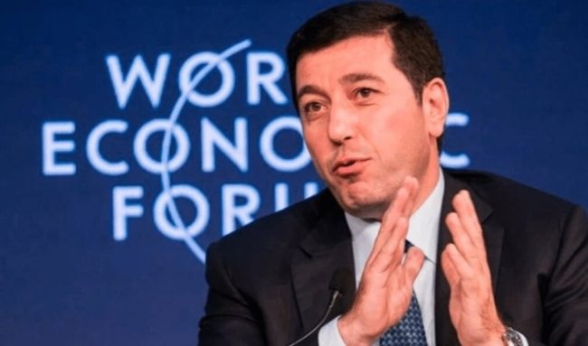 فيديو لدخول باسم عوض الله إلى المحكمة بقضية الأمير حمزة بالأردن.. ظهر وهو يرتدي لباس السجناء