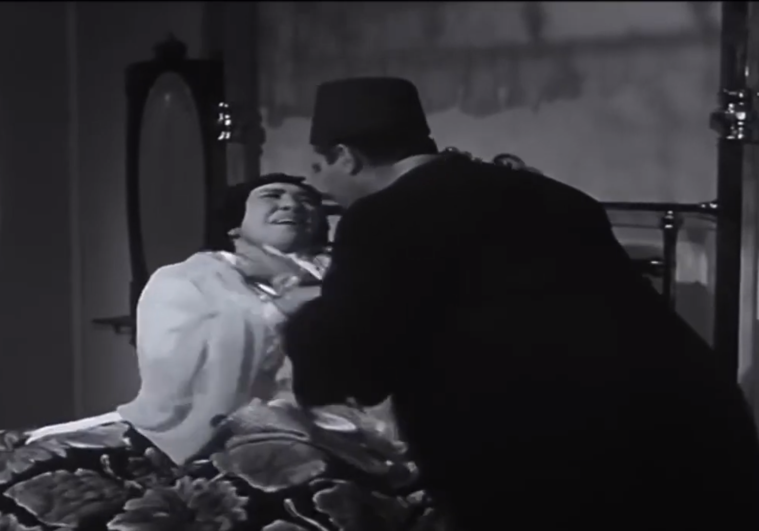 نظرة عميقة في منظور الحياة الزوجية: دراسة مقارنة بين سي السيد والست أمينة