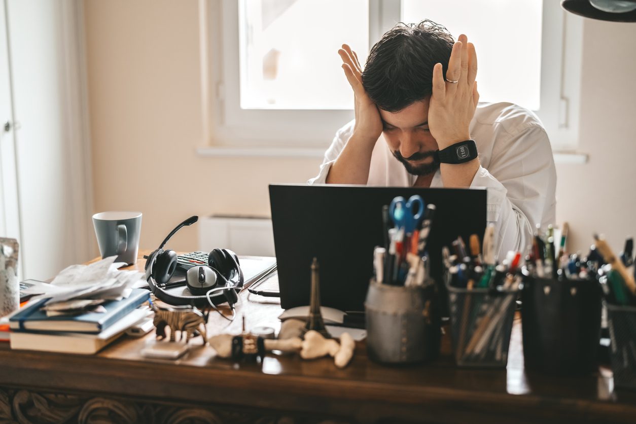 iStock/ يُمكن تعريف التوتر أو الإجهاد بأنه رد فعل طبيعي للجسم على التغييرات الحياتية والجسدية والعاطفية والنفسية التي تطرأ على حياة الإنسان
