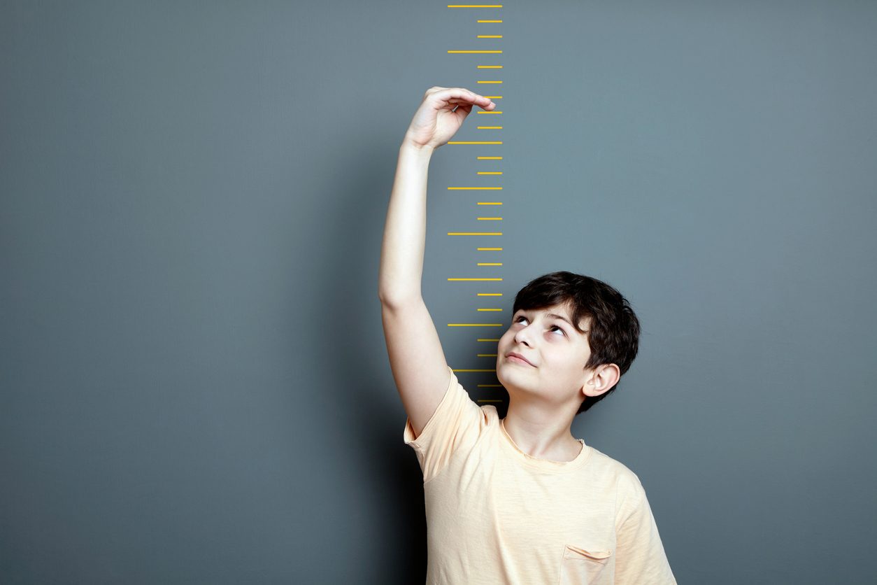 istock -زيادة طول الأطفال في مرحلة النمو