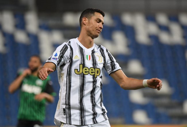 اقترب من الرحيل عن يوفنتوس.. وكيل رونالدو يعرضه على فريقيه السابقين