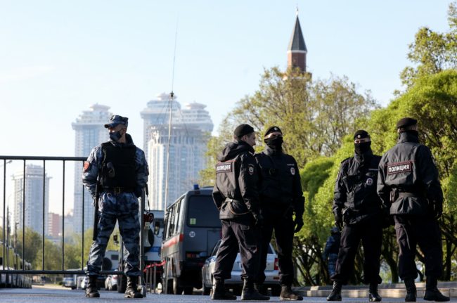 لاحقوهم بقضايا رشاوى فصدموا بمرحاض ذهبي بمنزل أحدهم! محققون روس يشنون حملة ضد فساد شرطة المرور