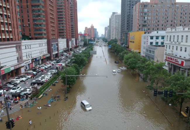 فيضانات عارمة بالصين تخلف 25 قتيلاً على الأقل.. وبكين تؤكد: الوضع ما زال بعيداً عن السيطرة (فيديو)